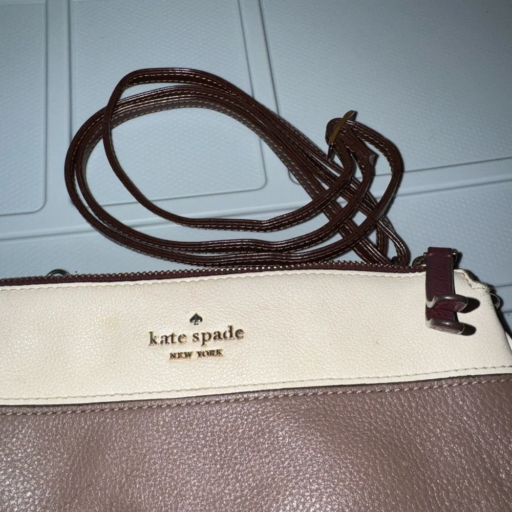 kate spade two-tone leather crossbody - cream & taupe